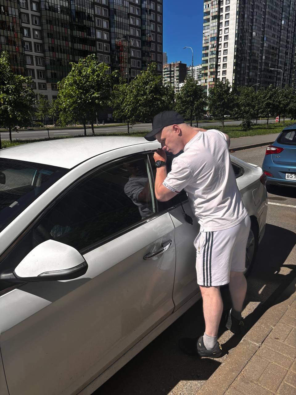 Вскрытие автомобиля без повреждений в Коммунаре